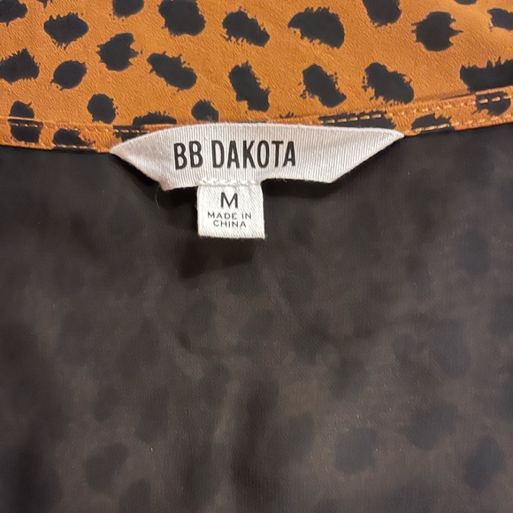 BB Dakota Wrap Leopard Print Vneck Dress. Short Sleeves. Perfect condition. Sz M - Picture 7 of 8